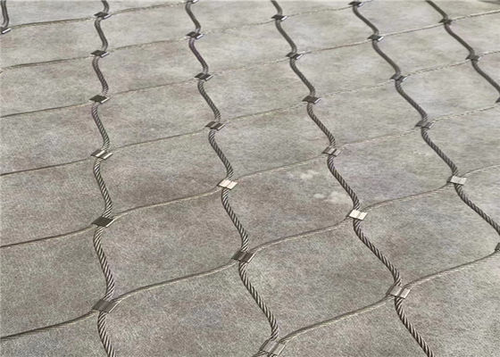 पक्षी पिंजरे के लिए स्टेनलेस स्टील के तारों से बने तारों का जाल जिसमें तार की मोटाई 1.2 से 2.0 मिमी और छेद का आकार 20 से 50 मिमी हो